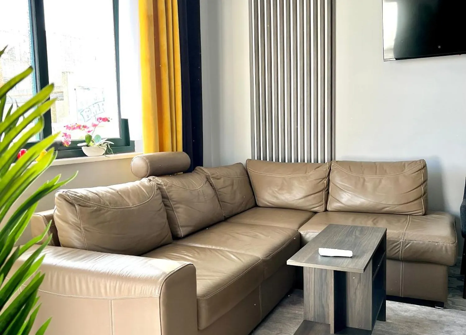 דורס Allo Apartments 0*,